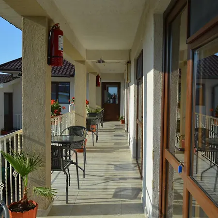 בית הארחה Azaleea