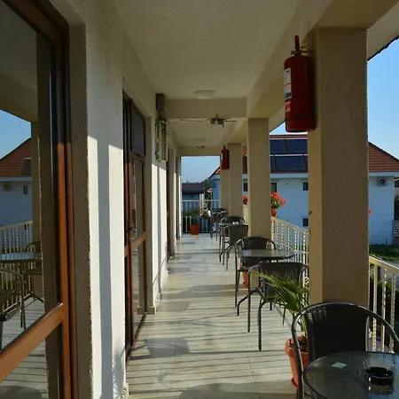 Azaleea בית הארחה 3*