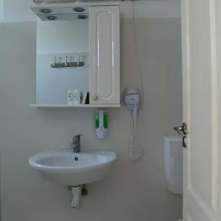 Azaleea בית הארחה