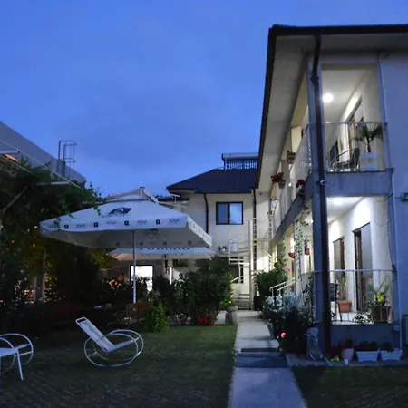 Azaleea בית הארחה