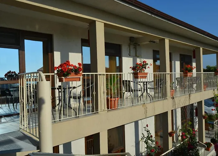 Azaleea Πανσιόν