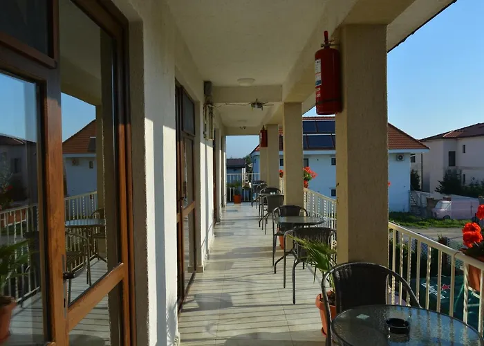 Azaleea Πανσιόν 3*