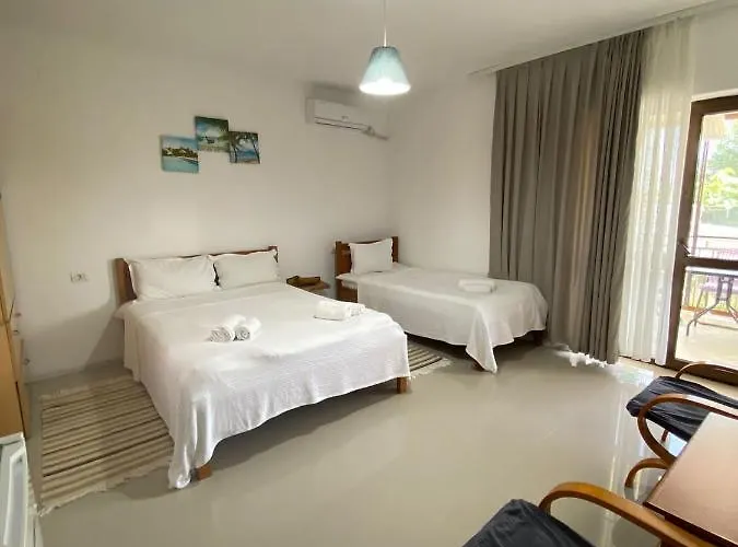 Azaleea Πανσιόν